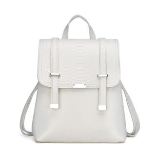 Sac à dos femme embossé python blanc avec un fond blanc