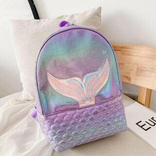 Sac à dos fille motif sirène multicolore avec un fond un lit