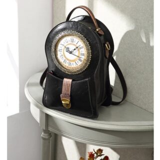 Sac à dos vintage horloge noir et marron avec un fond, une étagère grise