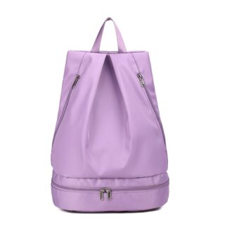 Sac à dos sport et natation pour femme violet avec un fond blanc