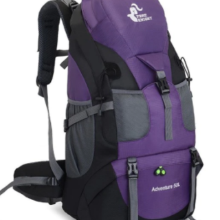 Sac à dos étanche 50L pour le ski violet et gris avec un fond blanc