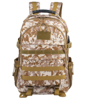 Sac à dos militaire de grande capacité et étanche beige et marron avec un fond blanc