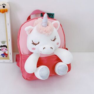 Sac à dos licorne en peluche pour enfants rose avec un fond blanc