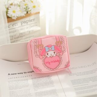 Sac de rangement serviettes hygiéniques pour femme en rose avec motif chat sur des papiers